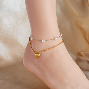 Chaîne de cheville double en acier inoxydable doré avec perles irrégulières et breloques cœur gravées, style féerique pour femme, idéale pour l'été à la plage - Product Image 1