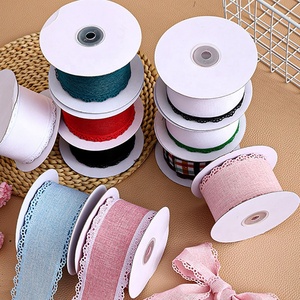 Cinta de Lino de Color Sólido Rosa y Blanco Bordada, Hecha a Mano, Ecológica, de Alta Tenacidad, de 2.5 Pulgadas, con Borde Festoneado, Venta al por Mayor de Fábrica - Product Image 1