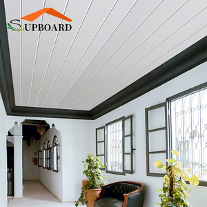 Panneau de plafond de bande de <span class=keywords><strong>PVC</strong></span> en plastique extensible de toit de fausses tuiles suspendues décoratives imbriquées imperméab - Product Image 1