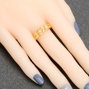 JXX Miss Jewelry 2024 Anillos de Lujo Chapados en Oro de 24k con Forma de Corazón, Anillos Clásicos de Latón Irregular para Mujer, Venta al Por Mayor - Product Image 3