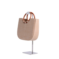 Tienda especializada en expositores de bolsos de pie, soportes ajustables para exhibición de bolsos, y expositores de bolsos de acero inoxidable para centros comerciales.