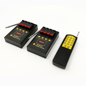 Sistema de fuegos artificiales para Tartas, Set de 2 unidades, CE, pasado la 3. ª generación, receptor de 4 tacos, 8 <span class=keywords><strong>cus</strong></span> (DBR06-X4-8), 150M, control remoto - Product Image 1