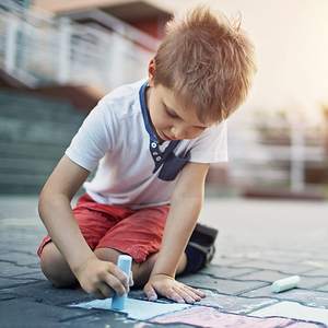 Craie de gypse colorée géante non toxique, sans poussière et lavable pour dessin artistique extérieur pour enfants sur trottoirs, routes et aires de jeux - Product Image 4