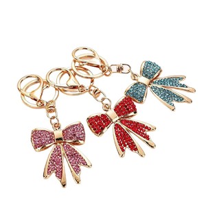 Porte-clés personnalisé en forme de papillon, design incrusté de diamants, disponible en plusieurs couleurs, accessoire élégant - Product Image 3