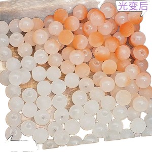 Cuentas de vidrio de 10 mm de color rojo brillante, sensibles a los rayos UV, que cambian de color, 6 colores aleatorios, cuentas dispersas para la fabricación de joyería DIY. - Product Image 5