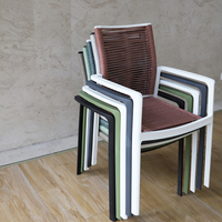 Fauteuil de jardin moderne avec dossier et assise en maille, imperméable, en plastique, avec accoudoirs