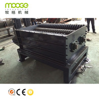 Machine à perforer les bouteilles en PET