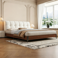Quadratisches Cloud-Puff-Stoffbett, weiches Polster-Kopfteil, Mid-Century Walnussrahmen Plattform-Doppelbett für das Hauptschlafzimmer