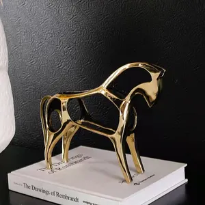 Escultura de caballo dorado de lujo para decoración del hogar, accesorios modernos de escritorio, espectáculos, venta al por mayor