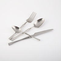 Vaisselle de table en métal argenté, fabriquée en acier inoxydable de haute qualité et ensemble de vaisselle spécialement conçu