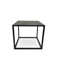 Table basse carrée en métal noir de style industriel moderne avec fonction de nettoyage facile pour le salon