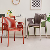 Chaise de salle à manger empilable en plastique épais de style nordique minimaliste, siège de loisirs pour la maison, le café, le balcon, le jardin extérieur