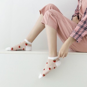 Calcetines transpirables de <span class=keywords><strong>cristal</strong></span> transparente de seda helada calcetines cortos dulces de fresa de fruta de barco para calcetines Kawaii - Product Image 2