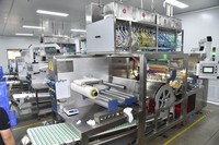 Machine automatique de fabrication de capsules de détergent à 5 chambres haute précision DADE avec remplissage, scellage, emballage sous film, pompe et contrôle PLC