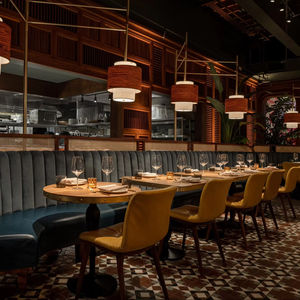 طاولة خشبية للنادي الليلي بتصميم مخصص Led مع رخام للتصميم الداخلي للنادي الليلي - Product Image 2