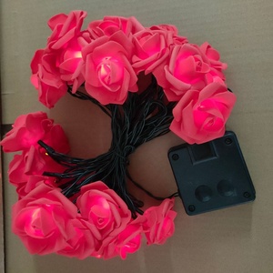Guirlande lumineuse LED en forme de rose de 1,5 m, alimentée par USB, pour mariage, fête, anniversaire, festival, décoration intérieure et extérieure - Product Image 1