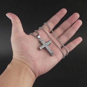 Collier pendentif croix en acier inoxydable IP poli miroir, bijoux religieux vintage en titane - Product Image 3