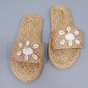 Handmade Straw <b>Slides</b> with Shell Flower Decoration Closed Toe Lightweight Heart Pattern Summer Breathable Indoor Outdoor Wear - Product Image 1