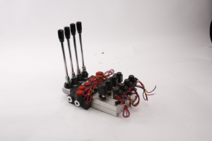 Control direccional hidráulico de joystick de 2, 3, 4, 5, 6, 7 vías para miniexcavadoras P40, P80, P120 y tractores - Product Image 2