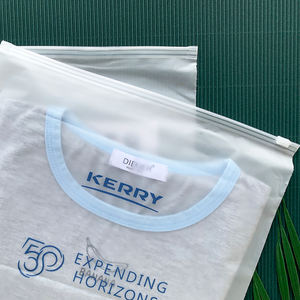 Sacs à fermeture éclair d'emballage en plastique biodégradable mat/givré personnalisé, Sacs de maillot de bain T-shirt Sacs de vêtements à fermeture éclair avec logo - Product Image 5