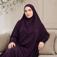 Jupe Khimar assortie rouge bordeaux pour femmes musulmanes, style jupe large évasée en modal luxueux, tenue complète pour la remise des diplômes