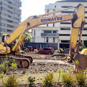 Excavadora Komatsu de 36 Toneladas del 2016 con Excelente Construcción, Bajo Consumo de Combustible, Rodamiento Central PLC y Pulgar Hidráulico Mecánico - Product Image 1