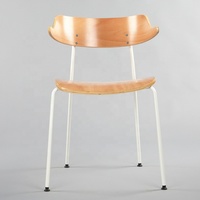 Chaise de salle à manger empilable moderne avec dossier incurvé et structure en acier pour usage domestique et commercial