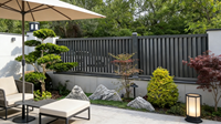 Brise-vue en aluminium noir à lames, clôture de sécurité pour jardins et cours avant, avec vue dégagée