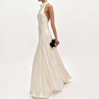 Elegantes Elfenbeinfarbenes Satin-Halfterkleid mit offenem Rücken, Maxi-Hochzeitskleid, Brautkleid mit Perlenknöpfen, Seidenoptik Bodenlange Abendrobe