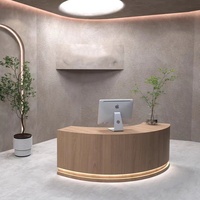 Bureau de réception moderne de luxe en bois massif, design nouveau, forme demi-lune, éclairage LED, pour hôtel, école, hôpital