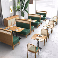 Banc de restaurant et table sur mesure en cuir et bois massif - Mobilier commercial moderne pour centres commerciaux et écoles