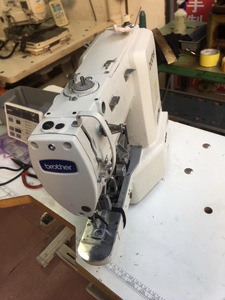 Macchina da cucire Brother KE-430F elettronica a punto annodato con trasmissione diretta per tessuti di camicie e abiti - Product Image 4