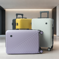 Cadre rigide en aluminium PC de luxe Roues pivotantes en TPE OEM ODM Bagage à main Serrure à 3 chiffres approuvée par le TSA Lady Fashion Travel