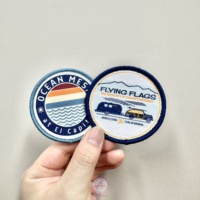 Meilleur prix patchs tissés personnalisés logo dessin animé broderie nom de marque patch tissé pour chapeaux