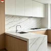 Comptoir de cuisine, îlot de bar, table, salle de bain d'hôtel en quartz Calacatta Gold de synthèse, aspect marbre, découpé sur mesure, pleine épaisseur