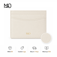 Porte-cartes en cuir minimaliste blanc ivoire avec aspect cuir lisse, poche avant incurvée et fentes horizontales pour cartes OEM
