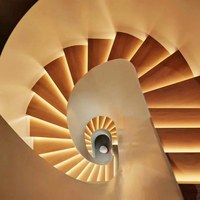 VIKO 2025 Escalier en colimaçon incurvé pur de qualité supérieure Escalier intérieur à LED