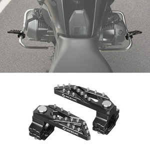 NICECNC - Barras Protectoras Universales para Motor con Reposapiés para Yamaha Tenere 700, KTM 790 890 Adventure, BMW R1250GS R1300GS, <span class=keywords><strong>Honda</strong></span> <span class=keywords><strong>Africa</strong></span> <span class=keywords><strong>Twin</strong></span> - Product Image 1