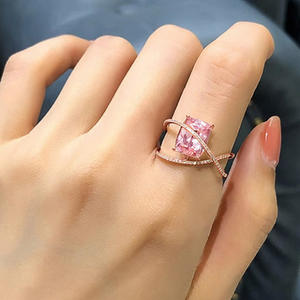 Anello da cocktail da donna T0182 con zirconi cubici creati in laboratorio, taglio a cuscino, montatura pavé, anello geometrico alla moda per feste - Product Image 3