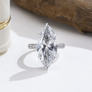 แหวนเพชรเมอร์ควิสทรงเหลี่ยม 18k รุ่น MSR-2118 จาก Messi Jewelry แหวนหมั้นเพชรเลี้ยงในห้องปฏิบัติการ - Product Image 2