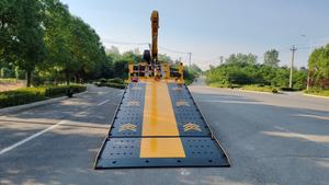 Camion grue de dépannage à plateau plat RHD et LHD de 4 à 10 tonnes pour le levage et le sauvetage de véhicules et de machines endommagés - Product Image 2
