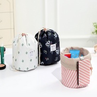 Vente en gros de trousse de toilette de voyage cylindrique pour femmes, organisateur de rangement, trousse de maquillage cosmétique avec pochette amovible avec cordon de serrage