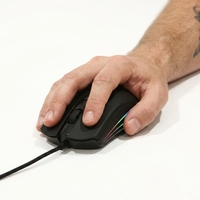 Mouse Gaming Kabel USB Bertenaga Baterai DPI Tinggi 4-Tombol Khusus Gamer Optik RGB Logo Kustom Terukir OEM untuk Tangan Kanan Model Honeycomb