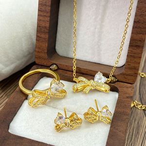 Bague de fiançailles tendance en cuivre et zircon avec technologie de sertissage, alliance pour femme pour la Saint-Valentin - Product Image 2