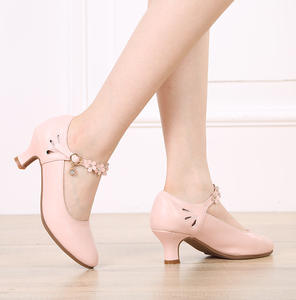 Chaussures de danse de salon à bout fermé pour femmes, chaussures de danse à talons bas de caractère de Salsa, Tango et Waltz - Product Image 5