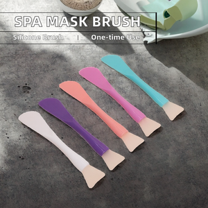 Pinceau applicateur jetable en silicone à poils doux pour masques faciaux en spa et salon - Product Image 2