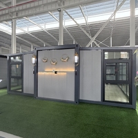 Maison conteneur modulaire préfabriquée extensible de 20 pieds et 40 pieds, maison préfabriquée moderne en kit avec mur en verre pleine hauteur du sol au plafond