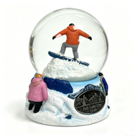 Globe à neige personnalisé en résine, skieur et snowboardiste, souvenir de voyage Salt Lake City Utah, cadeau, globe à neige peint à la main, sports d'hiver