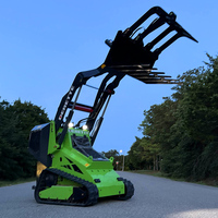 Chargeuse frontale compacte Derette 450 en promotion avec chenilles stables et accessoire débroussailleuse polyvalent