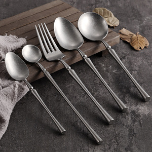 Juego de Cubiertos Vintage de Acero Inoxidable 304, Diseño Delgado, Acabado Antiguo, para Uso en Interiores y Exteriores, Incluye Cuchillo, Tenedor, Cuchara y Palillos - Product Image 4